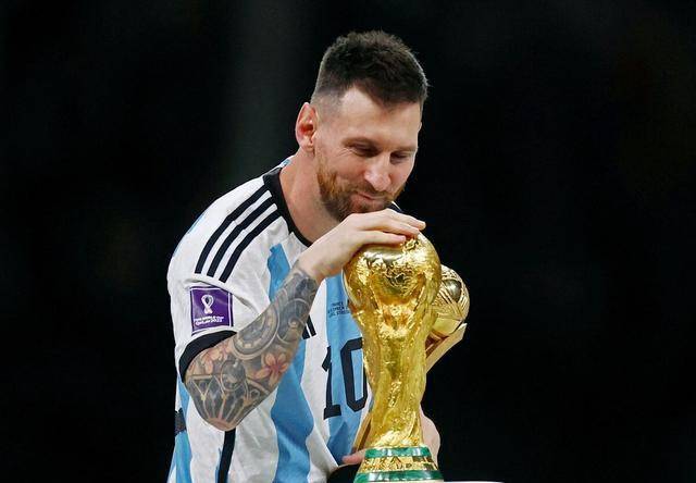 官方平台-关于梅西在曼联比赛中刷新纪录，锐不可当引发热议！的信息-官方平台