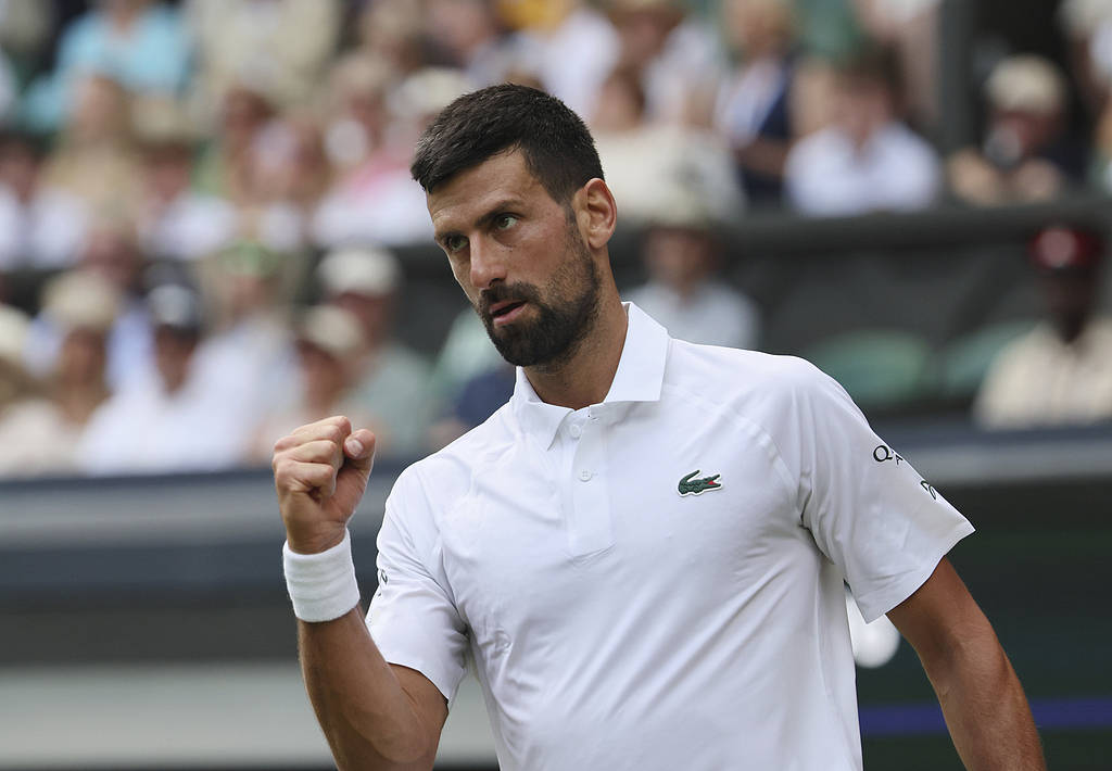 官方平台-德约科维奇迎来七赛季出色发挥,雄鹿观众热烈欢呼!-官方平台