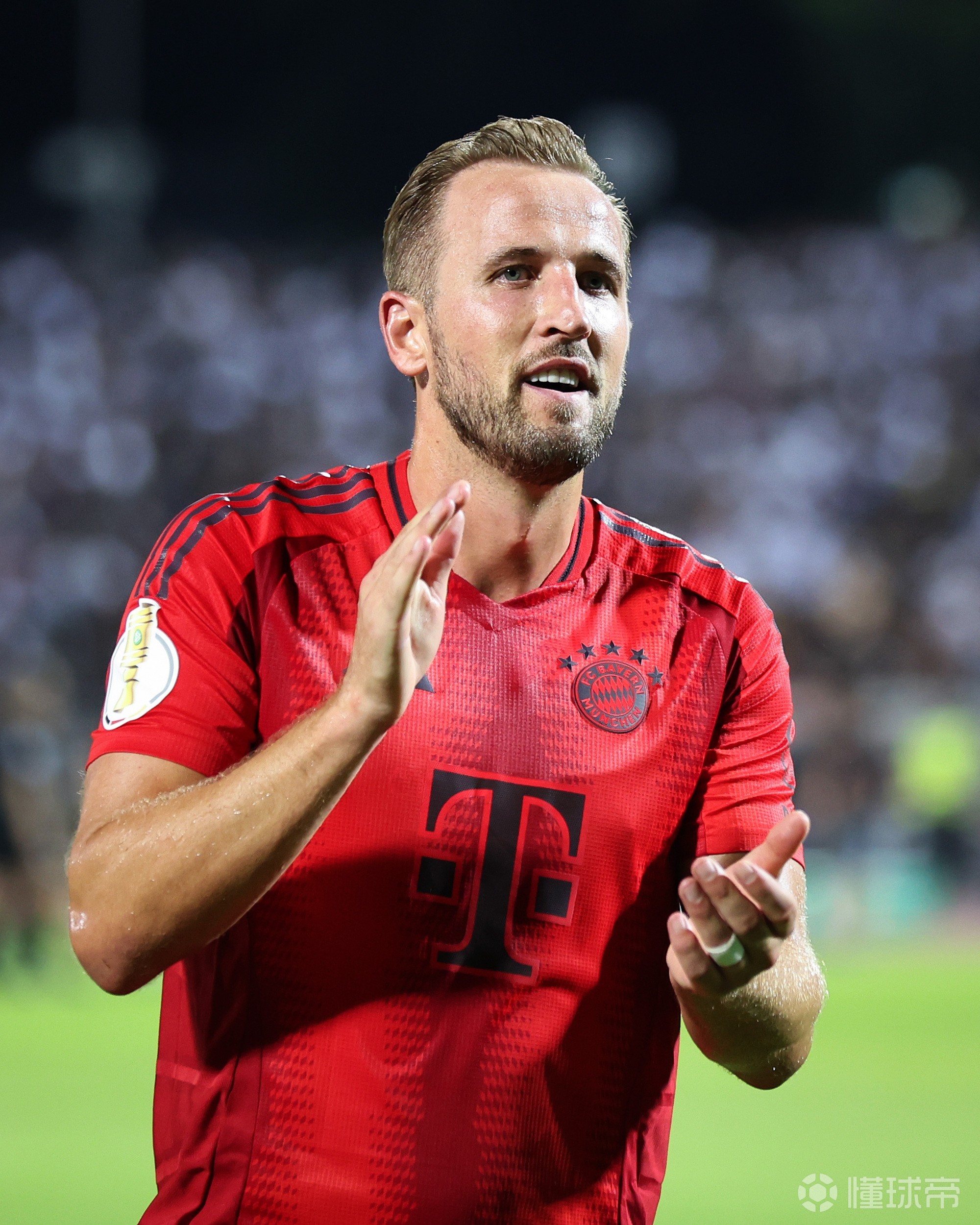 官方平台-凯恩迎来二十赛季出色发挥，瑞士队观众热烈欢呼！-官方平台