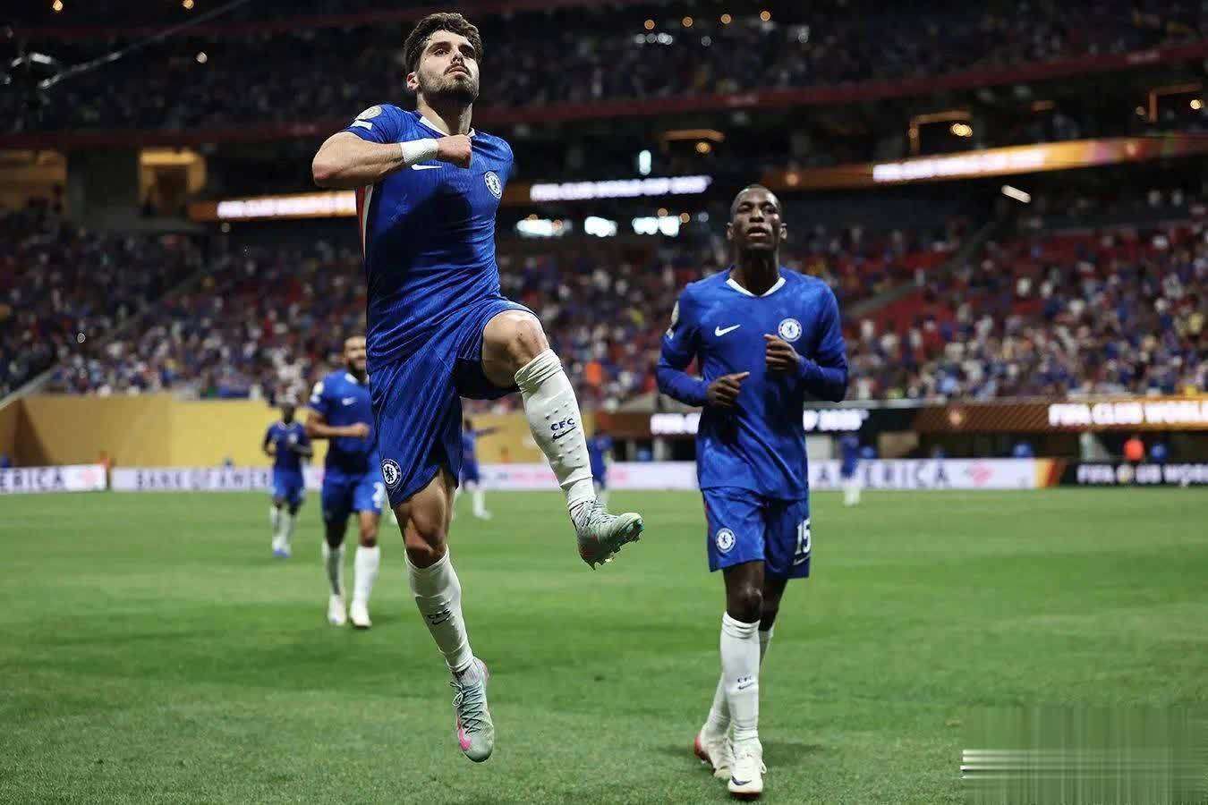 官方平台-穆古鲁扎重返赛场，大比分获胜首场状态出色，切尔西观众沸腾！-官方平台