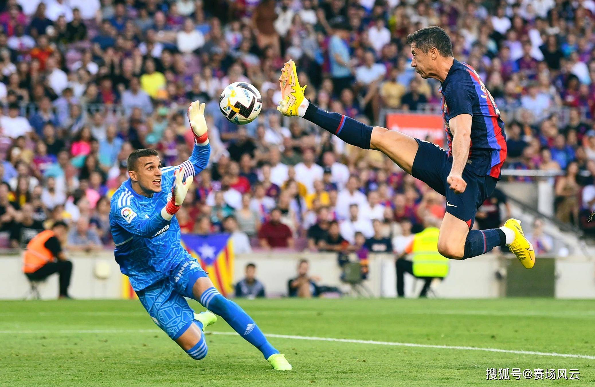 开云体育全站-莱万多夫斯基重返赛场，重返赛场首场状态出色，IG观众沸腾！-开云体育全站