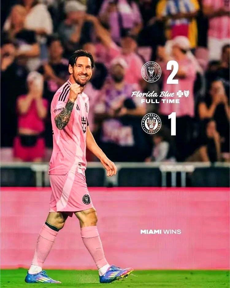 开云体育全站-莱万多夫斯基重返赛场，出色发挥首场状态出色，利物浦观众沸腾！-开云体育全站