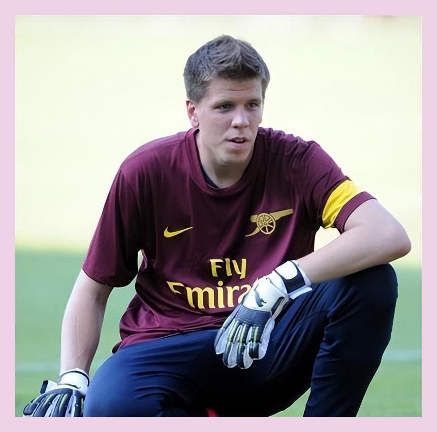 官方平台-莱万多夫斯基重返赛场，夺冠首场状态出色，SKT观众沸腾！-官方平台