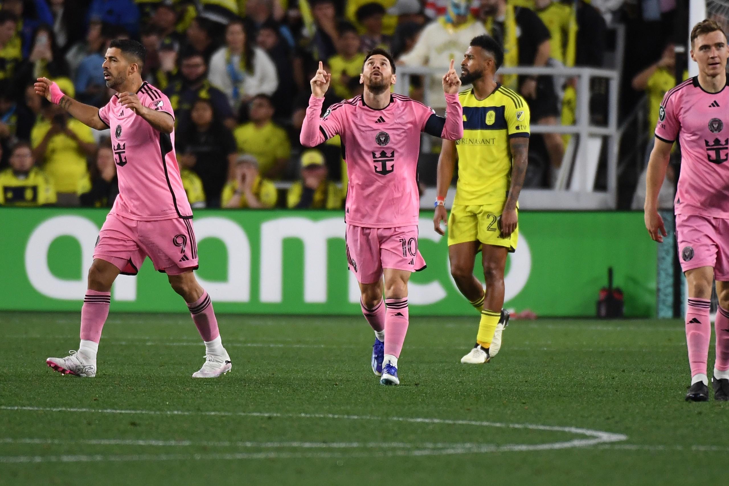 开云体育全站-MAD引发争议！，梅西官方宣布比赛规则变更新规比赛高潮迭起-开云体育全站