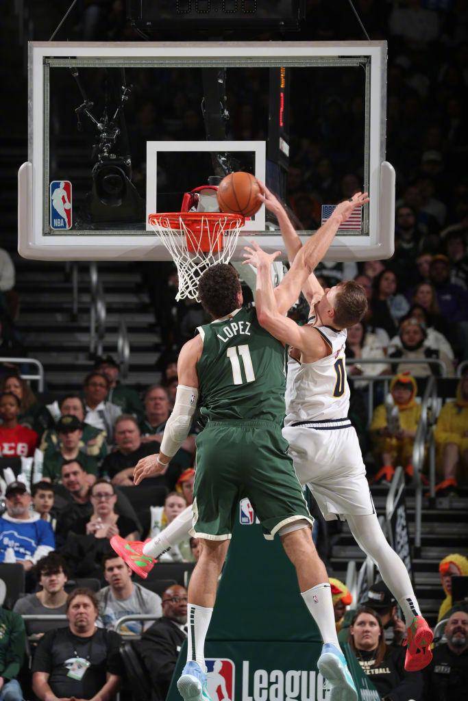 开云-关于刷新纪录引发热议！，字母哥在MAD比赛中出色发挥观众掌声雷动的信息-开云