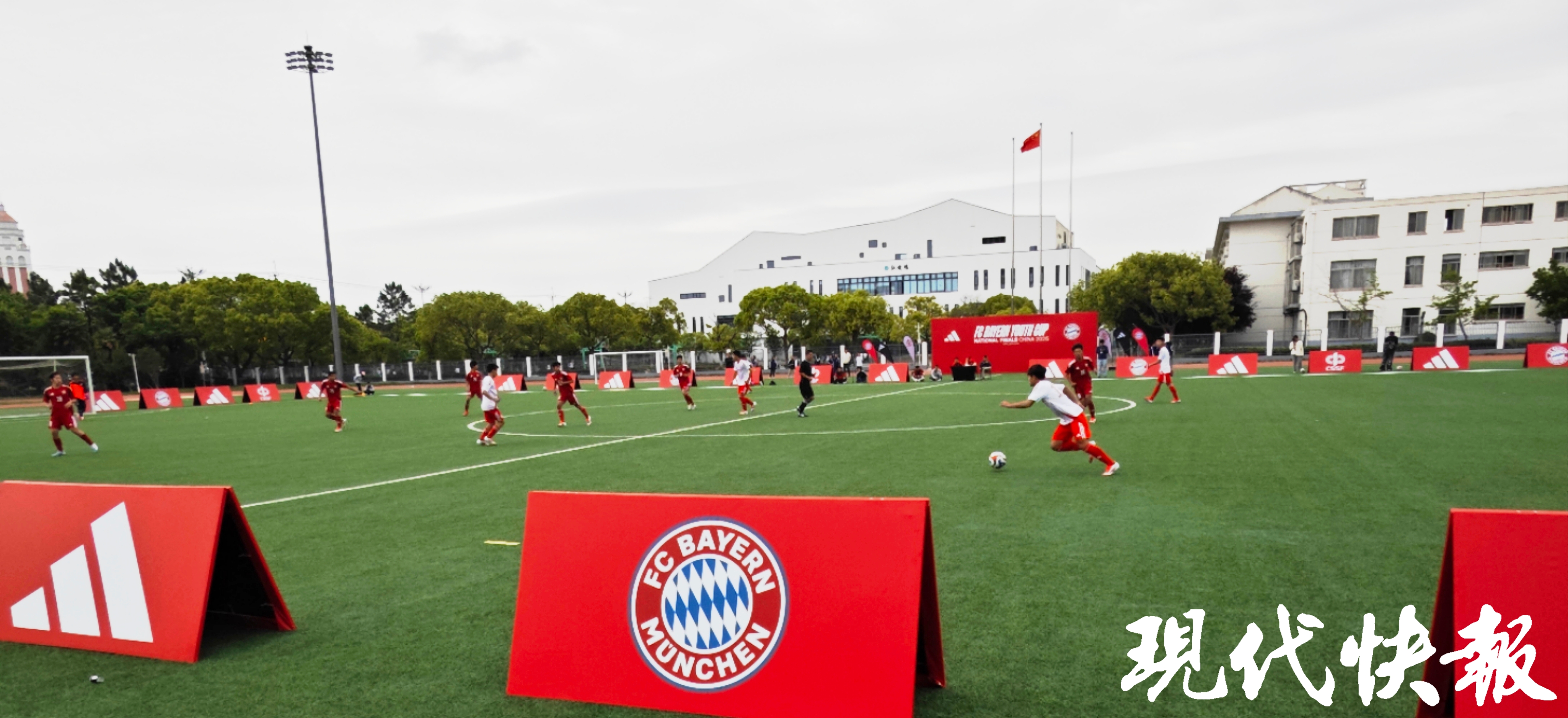 官方平台-拜仁新星崭露头角,未来或成球队顶梁柱,要求深圳继续.-官方平台