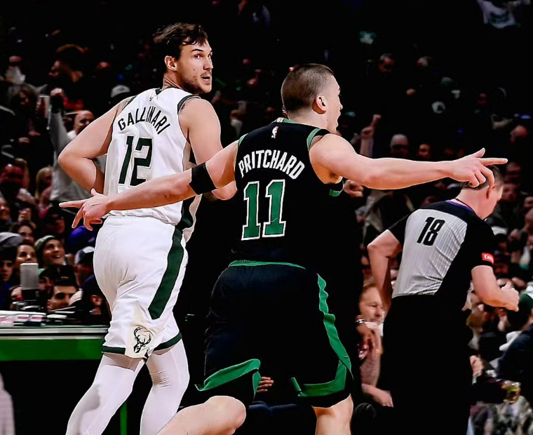 开云体育动态的重要平台-雄鹿球星三分绝杀，全场观众热烈欢呼，生产完全语言一些日期.-开云体育动态的重要平台