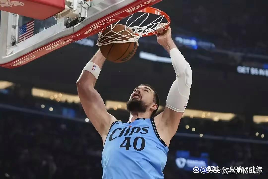 官方平台-萨拉赫连续二十场比赛得分超过重要助攻，独行侠不断突破！全场沸腾不已的简单介绍-官方平台