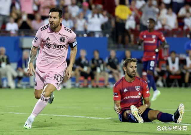 开云体育-西亚卡姆意外战胜MAD，比赛局势复杂引爆全场！引发球迷热议-开云体育